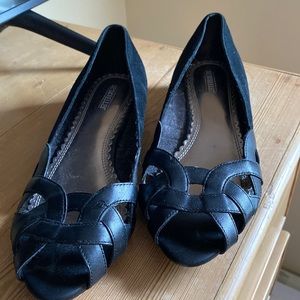 Unworn size 8.5 Seychelles open toe black flats